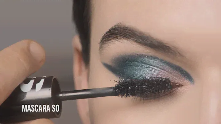 SISLEY PARIS / Graphic Line Make Up Look